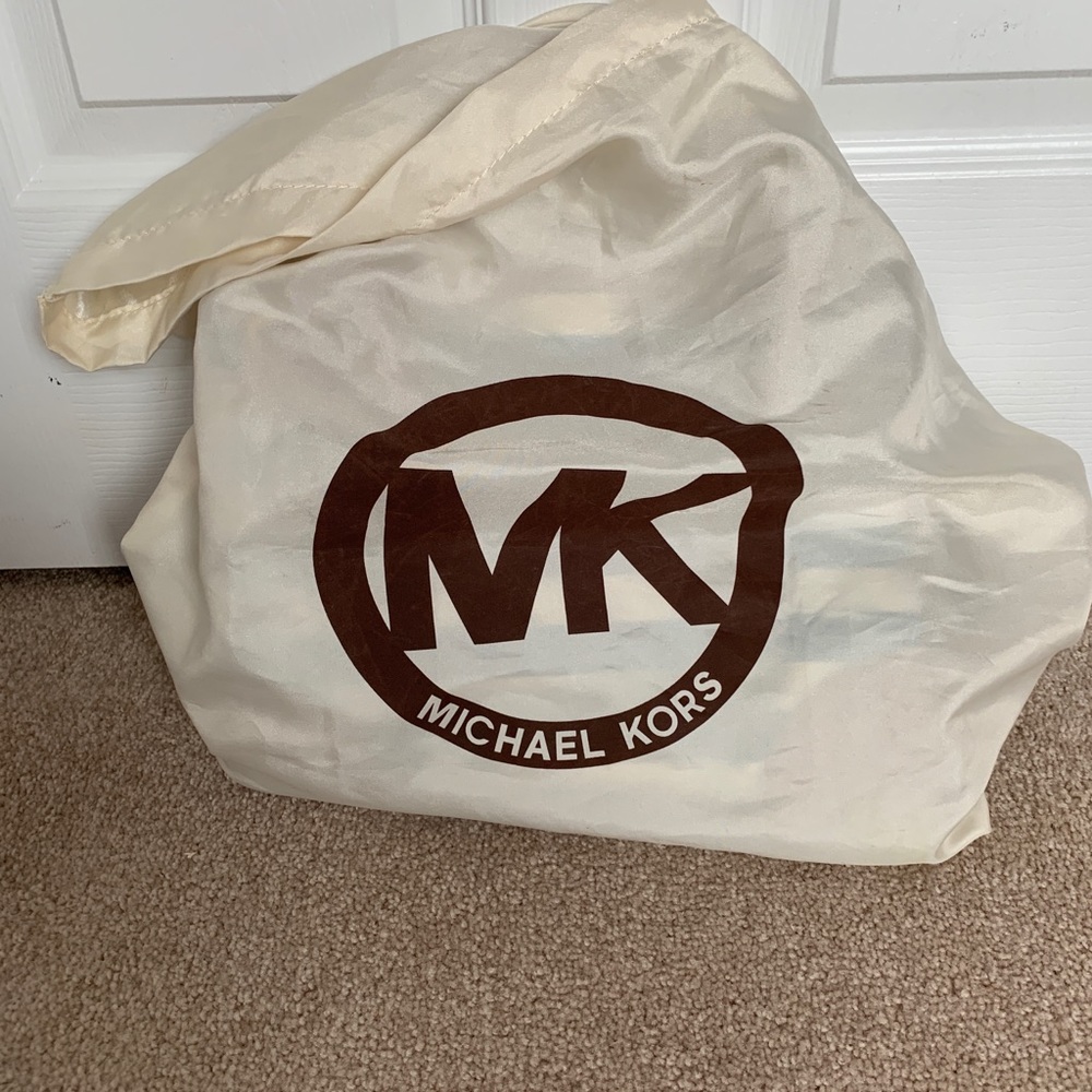 EUC- Micheal Kors purse - Picture 4 of 4